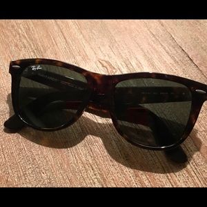 Ray Ban wayfarers! Comes with case